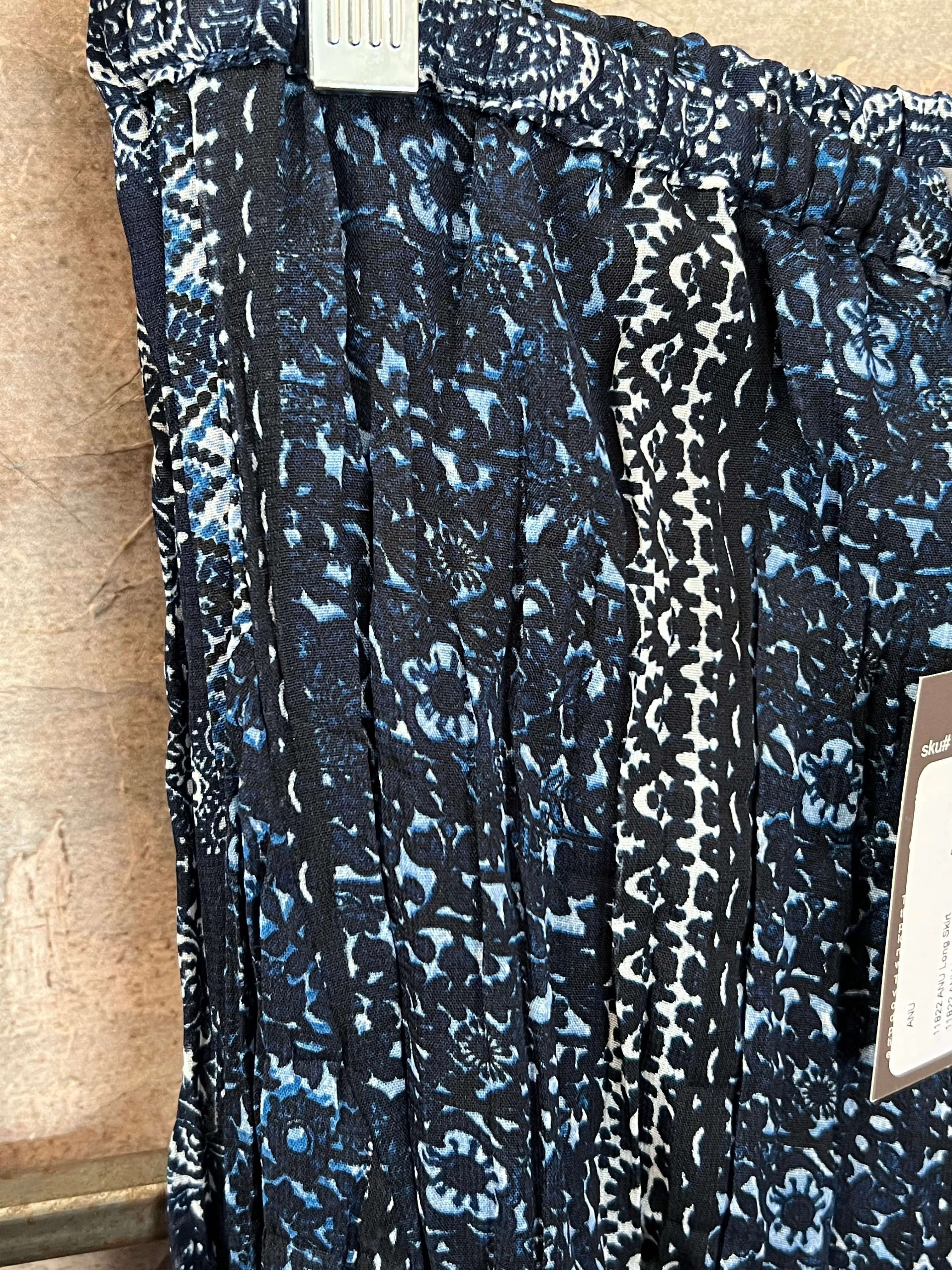 11822 ANU Long Skirt-Pottery