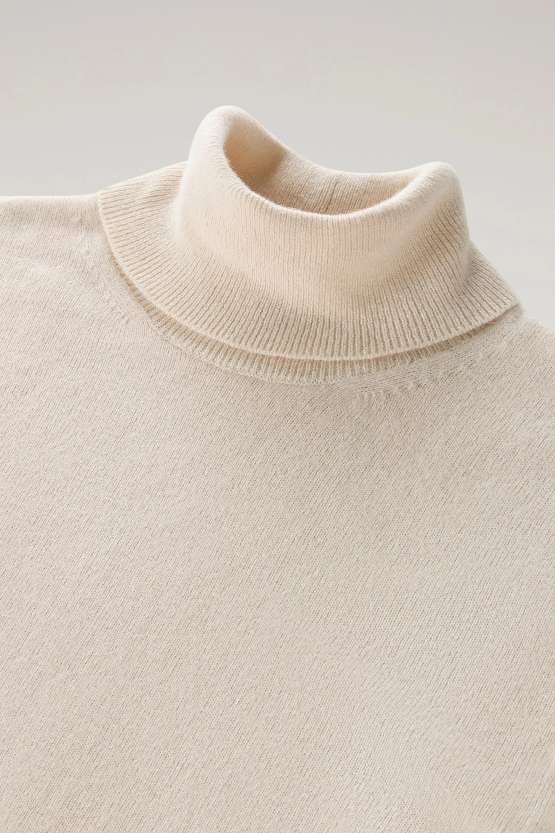 Turtleneck Sweater in Wool Blend Milky Cream